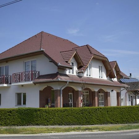 Fonix Apartmanhaz Nagypáli Exterior foto