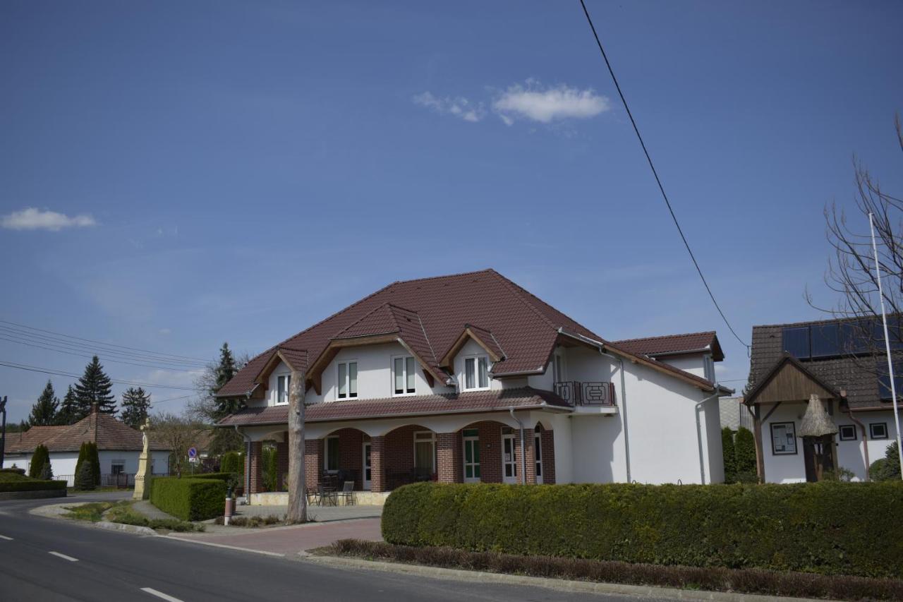 Fonix Apartmanhaz Nagypáli Exterior foto